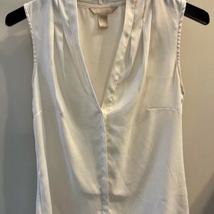 Cream Banana Republic sleeveless blouse size small